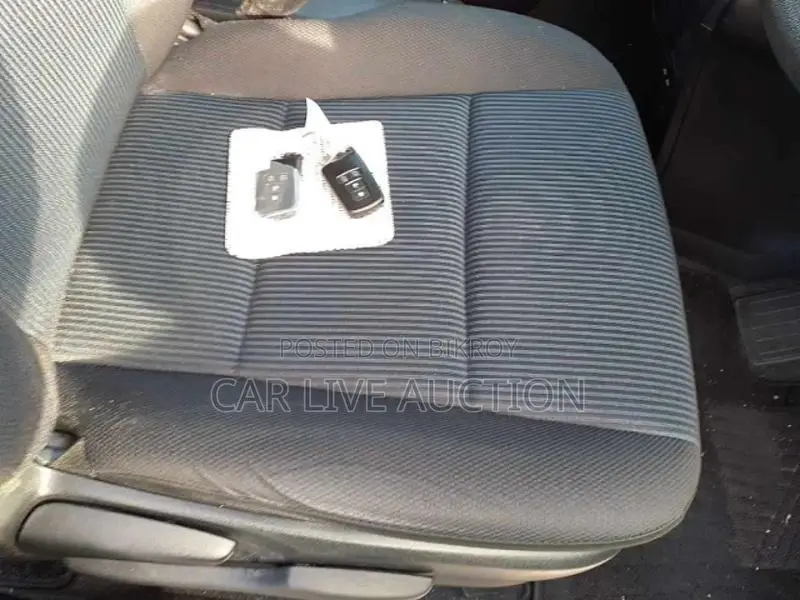 Toyota Noah Hybrid 2021