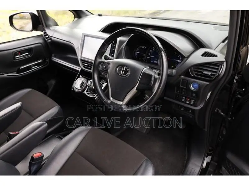 Toyota Noah Hybrid Si 2021