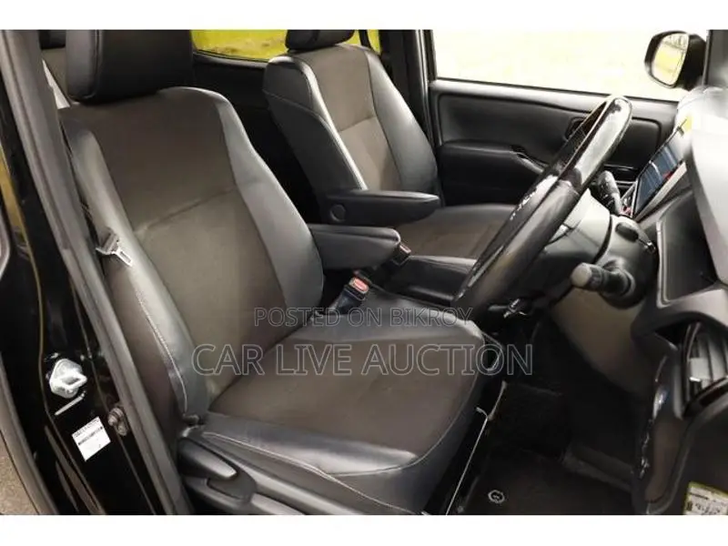 Toyota Noah Hybrid Si 2021