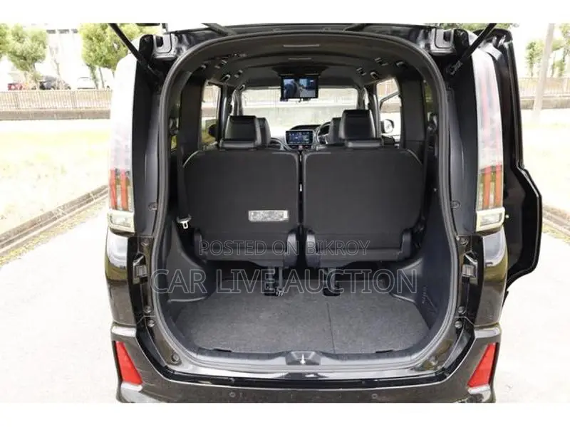 Toyota Noah Hybrid Si 2021