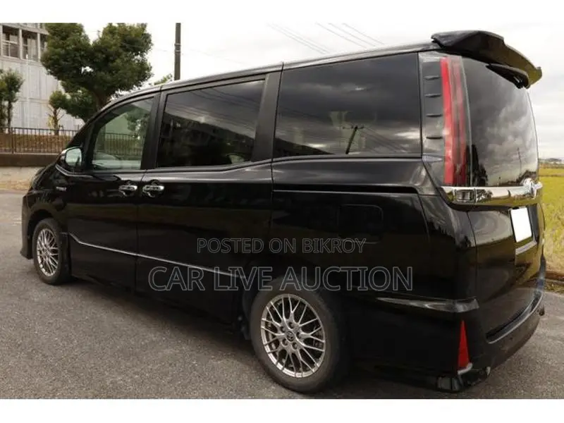 Toyota Noah Hybrid Si 2021