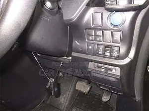 Toyota Voxy hybrid 2021