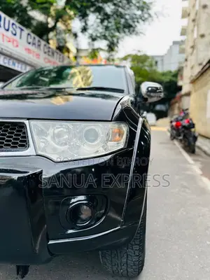 Mitsubishi Pajero 7 seats 2014