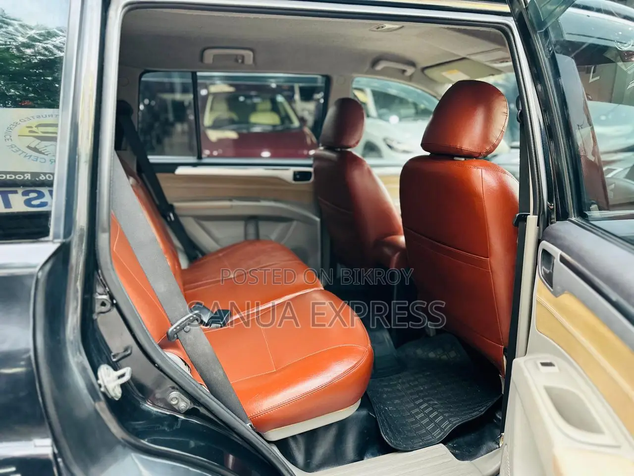 Mitsubishi Pajero 7 seats 2014