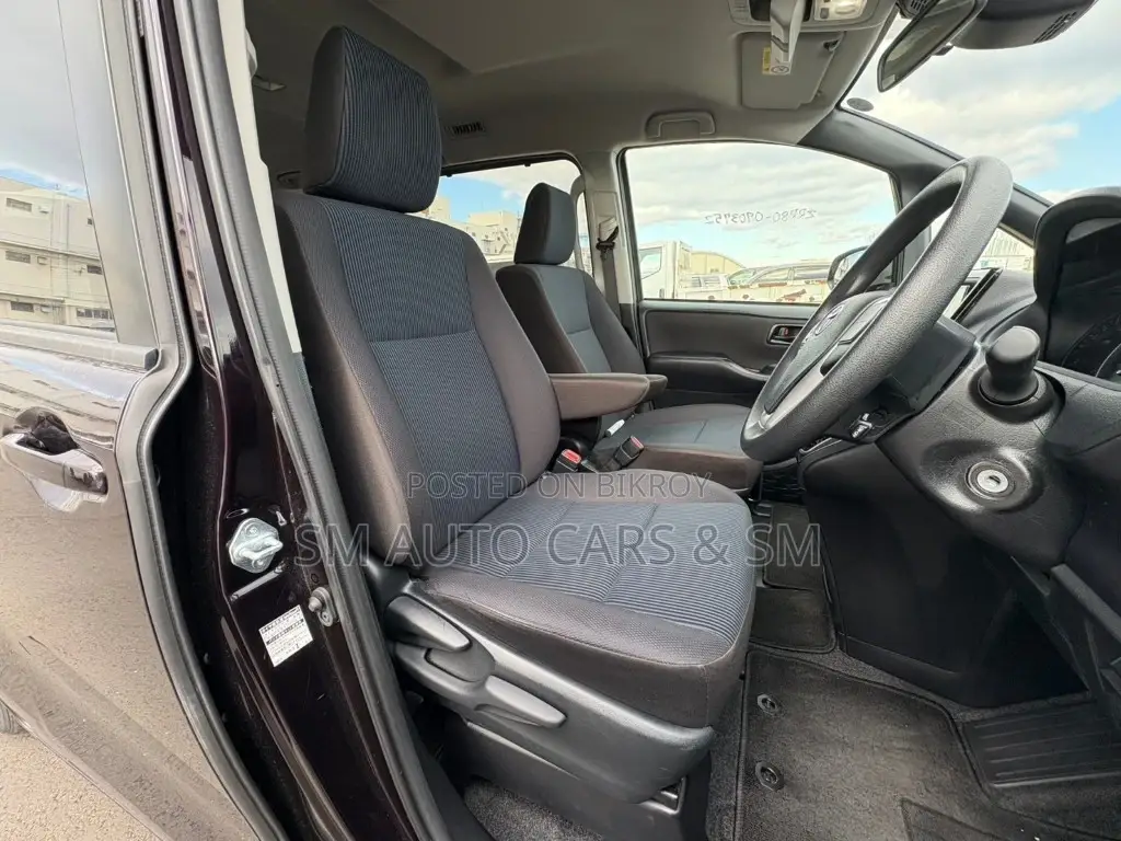Toyota Noah X Wine 4 Point 2021
