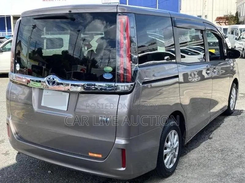 Toyota Noah Hybrid X pre order 2021