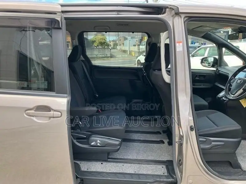 Toyota Noah Hybrid X pre order 2021