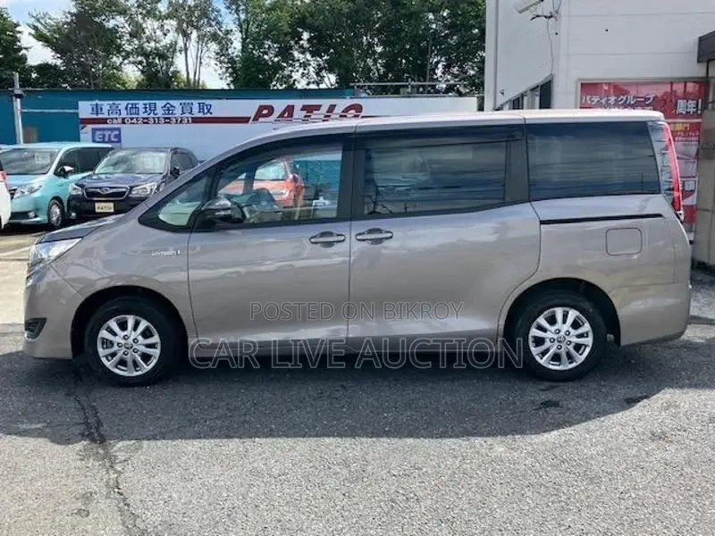 Toyota Noah Hybrid X pre order 2021