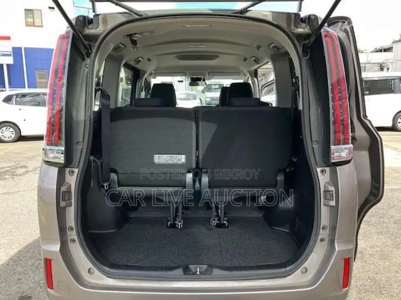 Toyota Noah Hybrid X pre order 2021