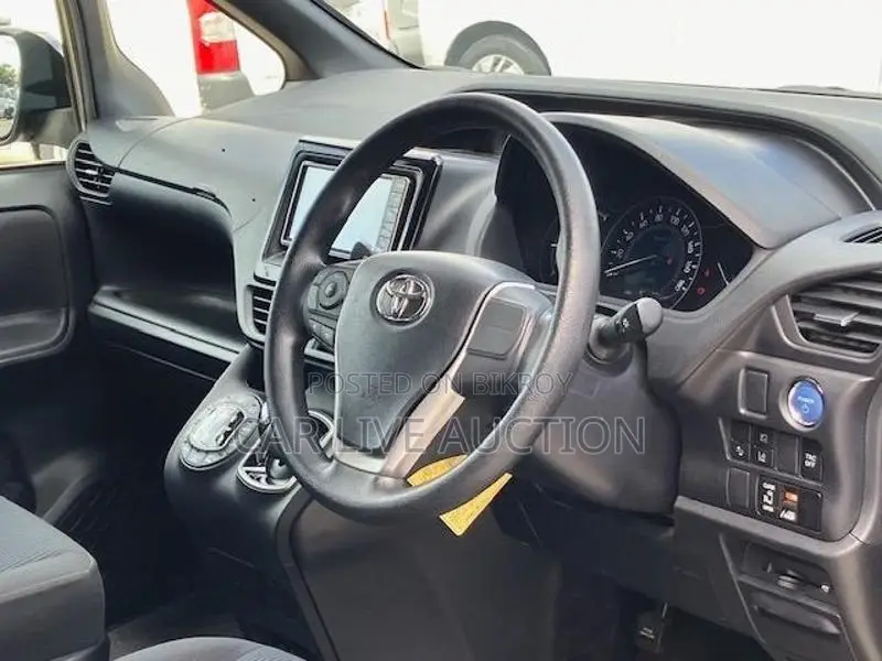 Toyota Noah Hybrid X pre order 2021