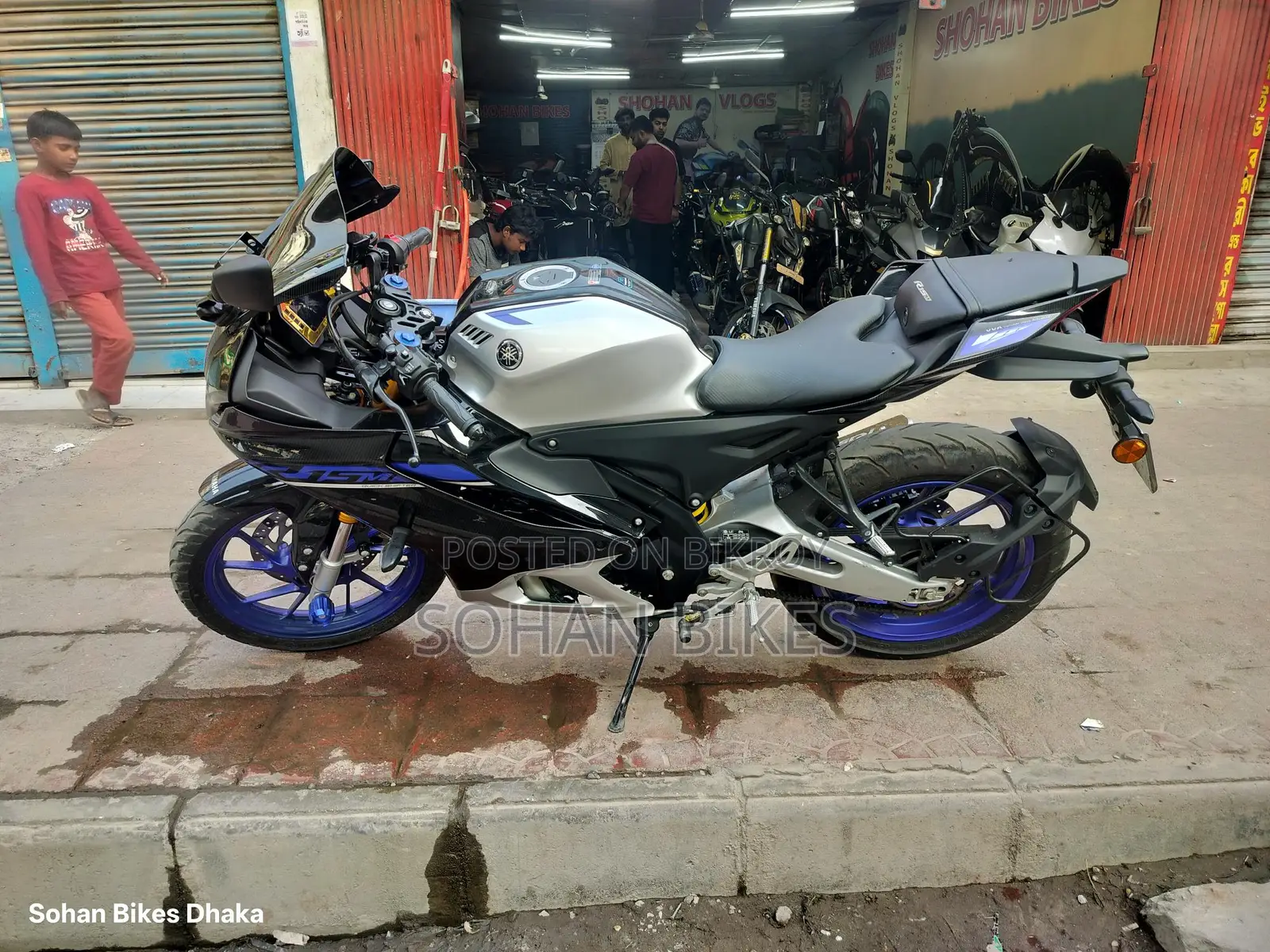 Yamaha R1 2025 Silver