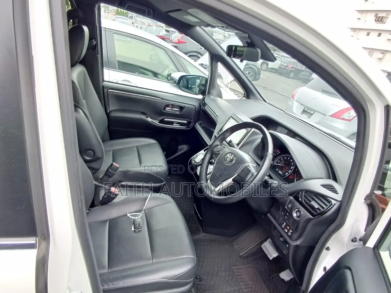Toyota Esquire GI PETROL 2019