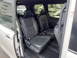 Toyota Esquire GI PETROL 2019