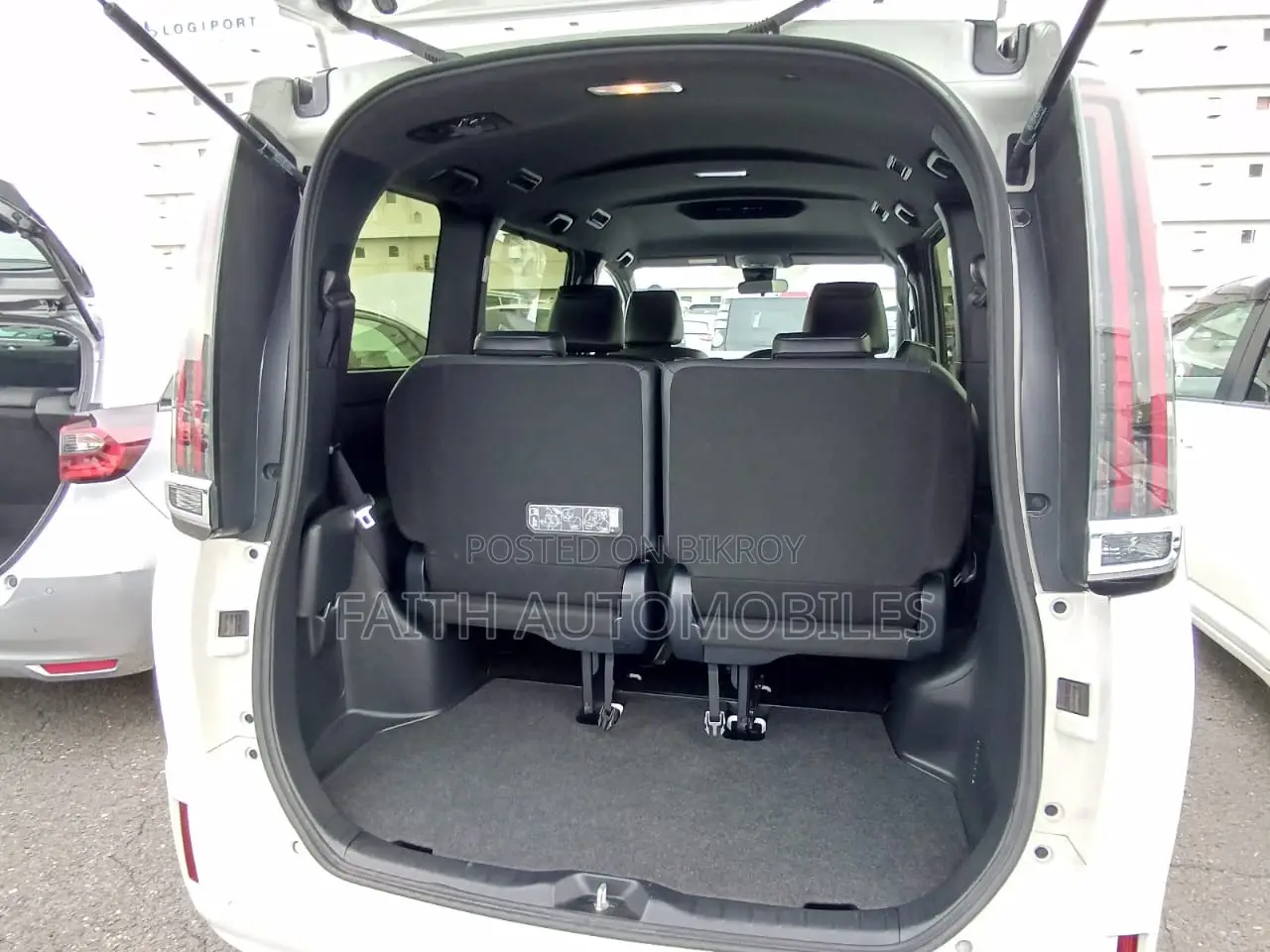 Toyota Esquire GI PETROL 2019