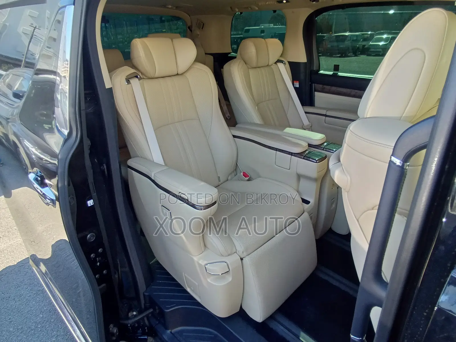 Toyota Alphard EXECUTIVE LNG BLACK 2022