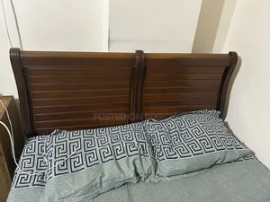 Semi Double Bed, Khat