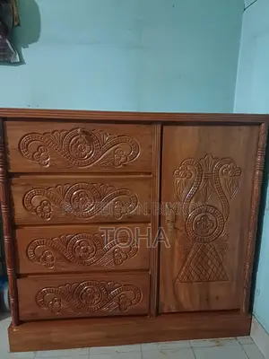Teak wood wardrobe for sale, size 4.5-5 feet