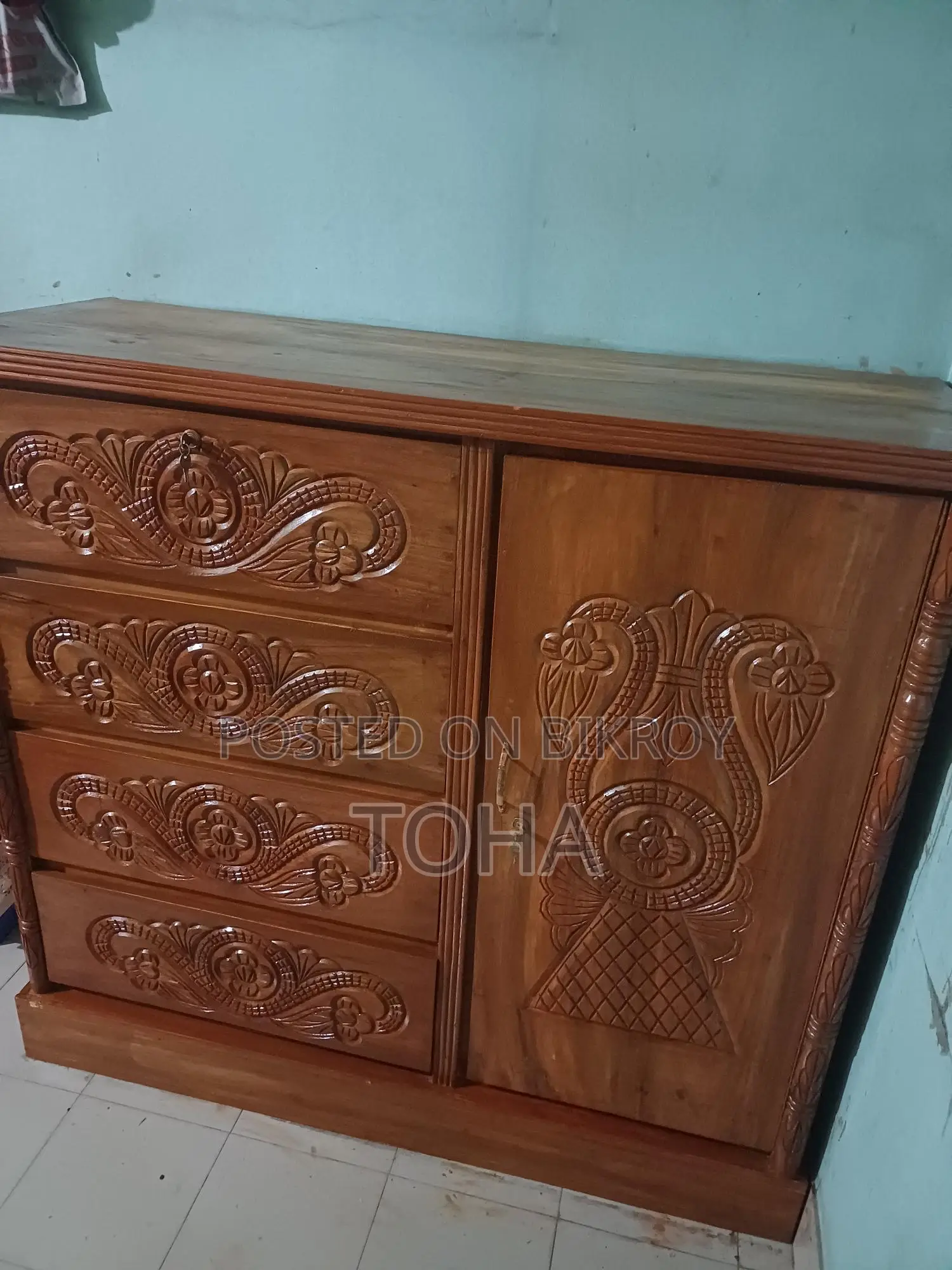 Teak wood wardrobe for sale, size 4.5-5 feet