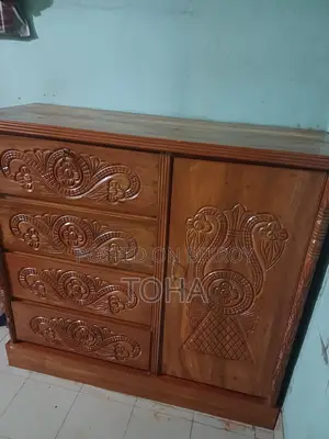 Teak wood wardrobe for sale, size 4.5-5 feet