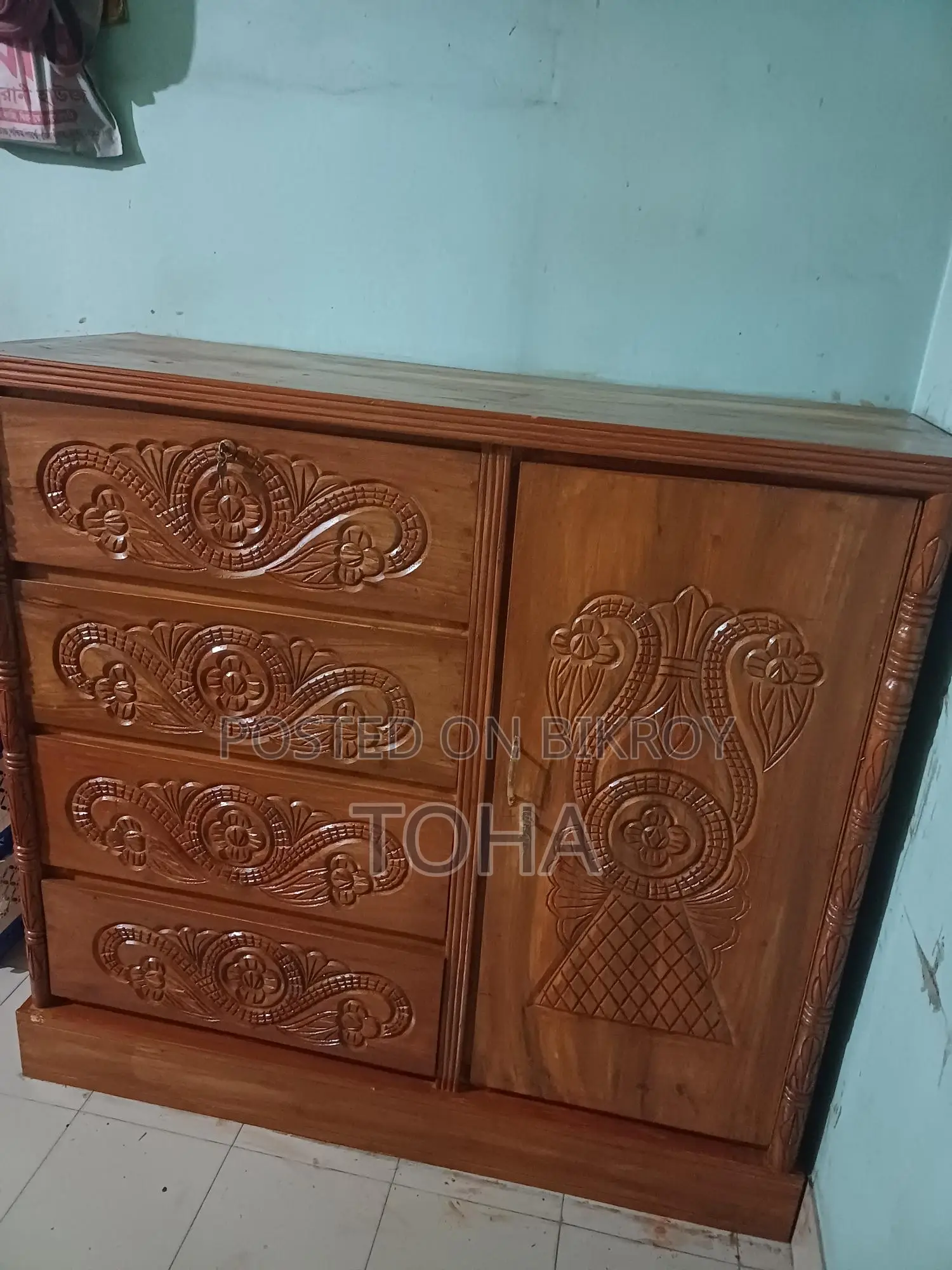Teak wood wardrobe for sale, size 4.5-5 feet