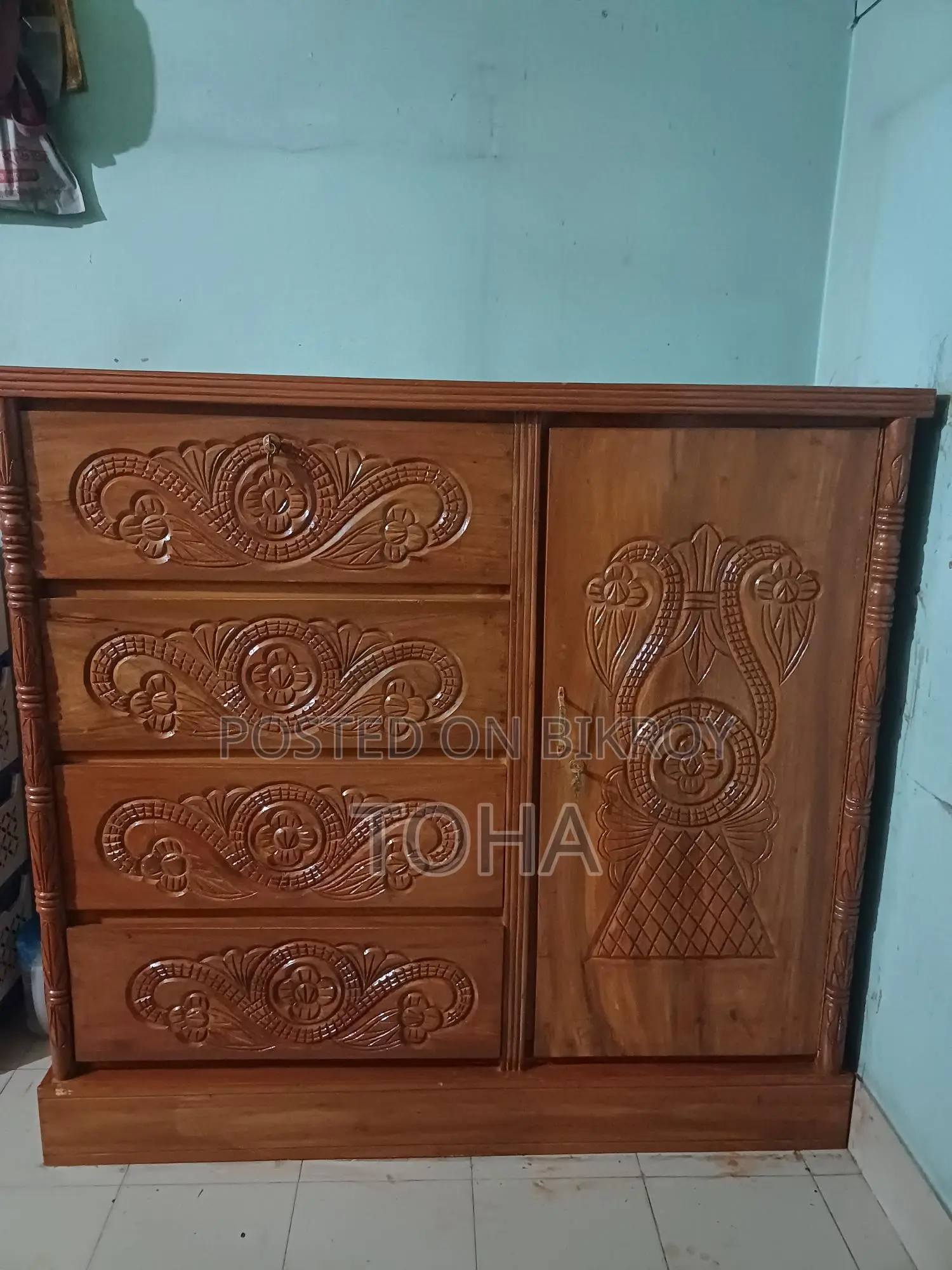 Teak wood wardrobe for sale, size 4.5-5 feet