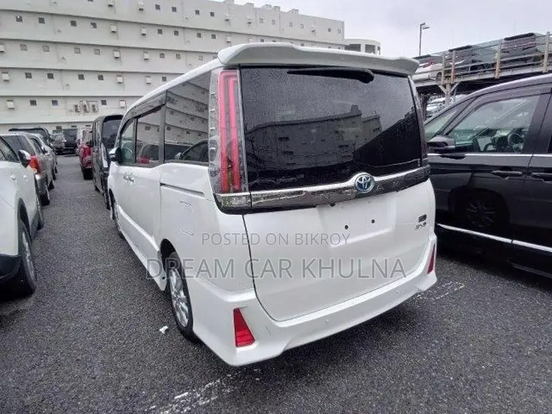 Toyota Noah SIWXB Hybrid Pearl 2021