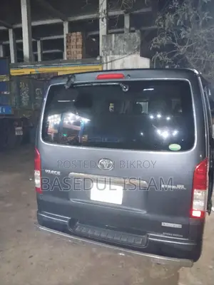 টয়োটা হাইএস ২০১০ ধূসর