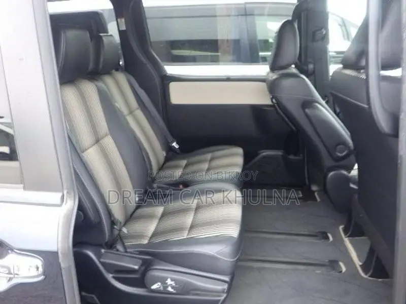 Toyota Noah Non-Hybrid Si Wxb 2020