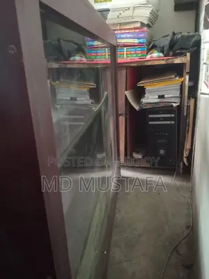 শোকেস বিক্রি করা হবে।