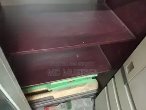 শোকেস বিক্রি করা হবে।