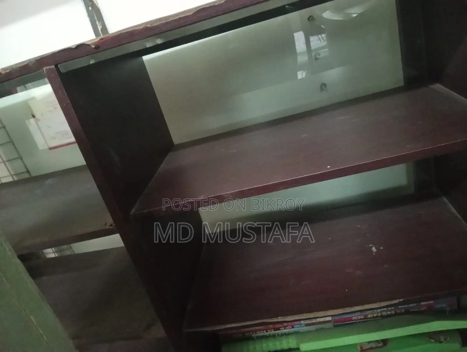 শোকেস বিক্রি করা হবে।