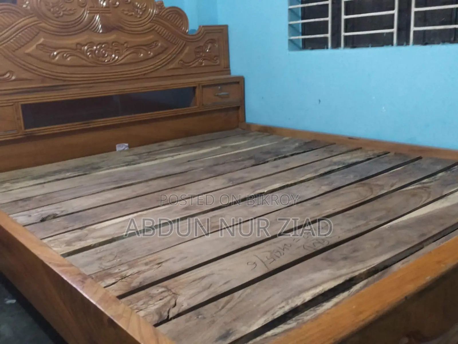 Solid Mahogany Wood Bed for Sale.