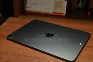 Apple iPad Air (2022) 64 GB Gray