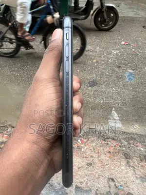 Apple iPhone 11 . (Used)