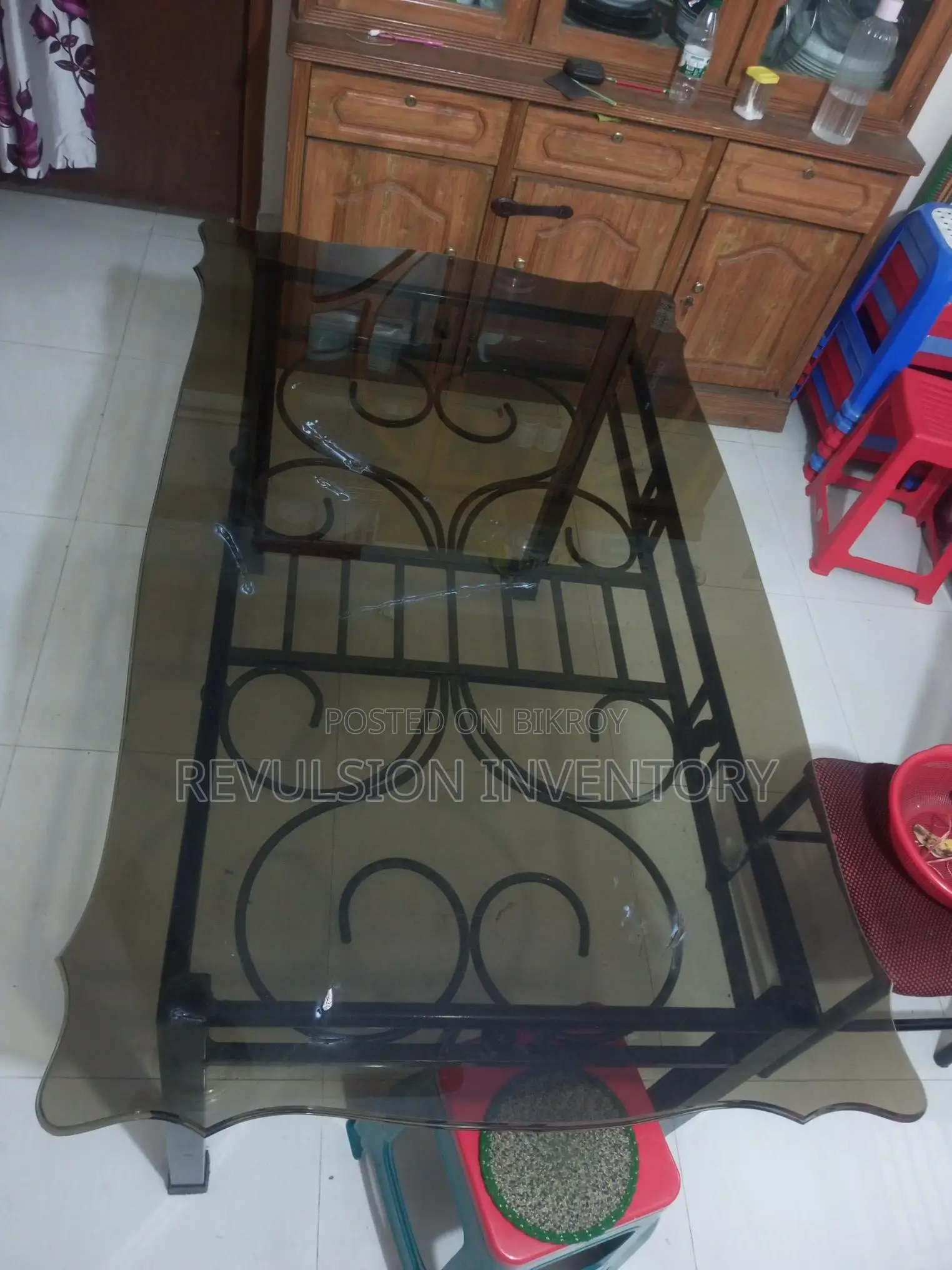 Stylish Dining Table for Sale