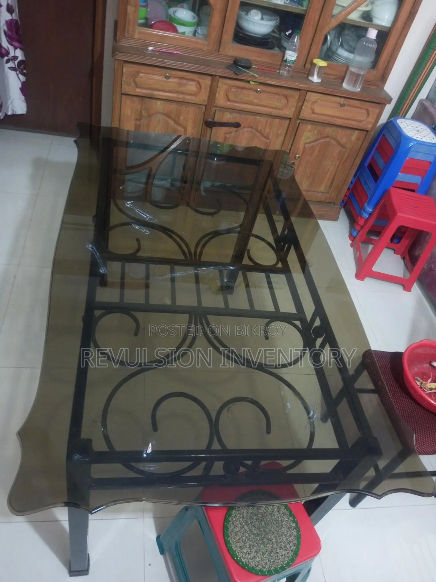 Stylish Dining Table for Sale