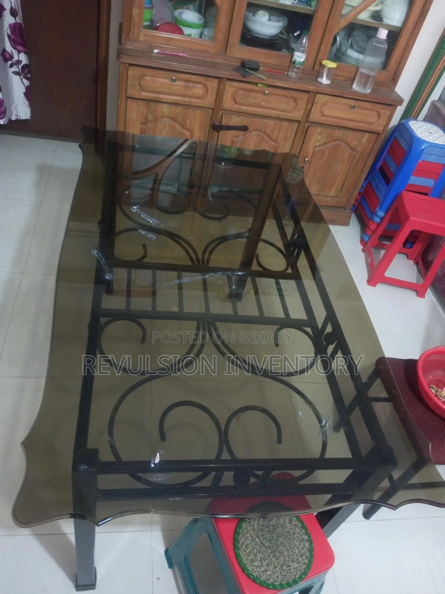Stylish Dining Table for Sale