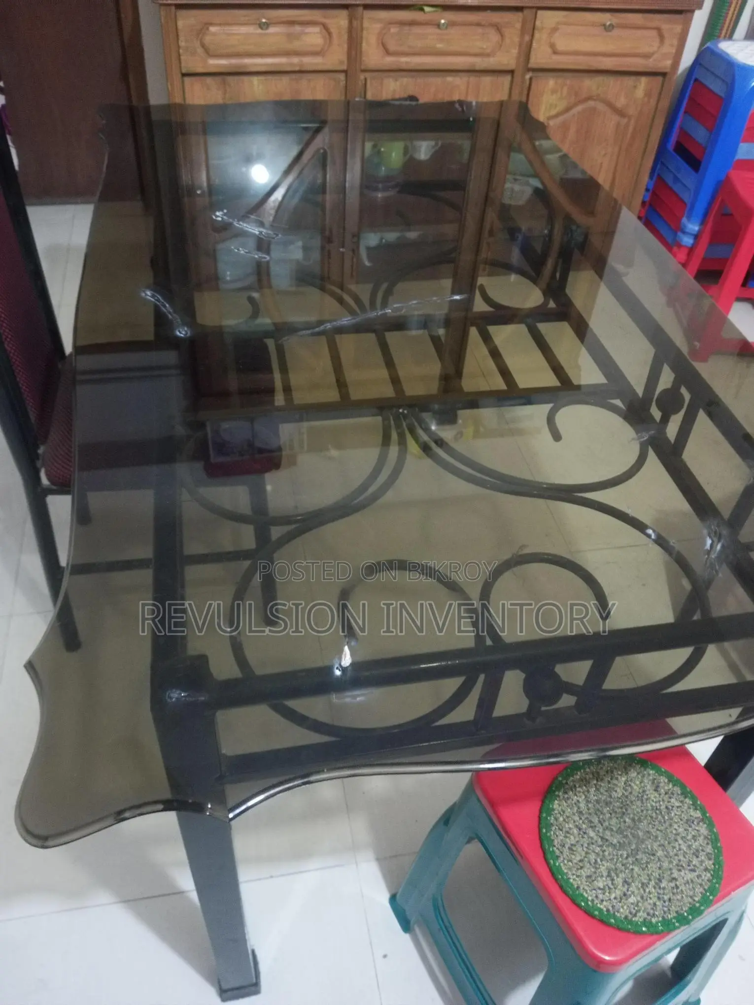 Stylish Dining Table for Sale