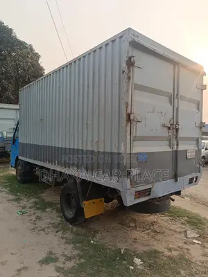 Isuzu NKR Covered Van 2016