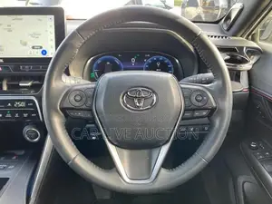 Toyota Harrier Hybrid G 2022