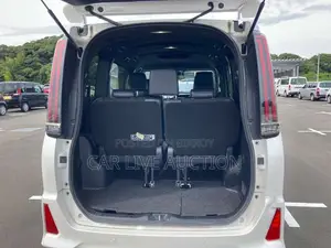 Toyota Noah hybrid 2021