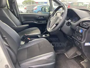 Toyota Noah hybrid 2021