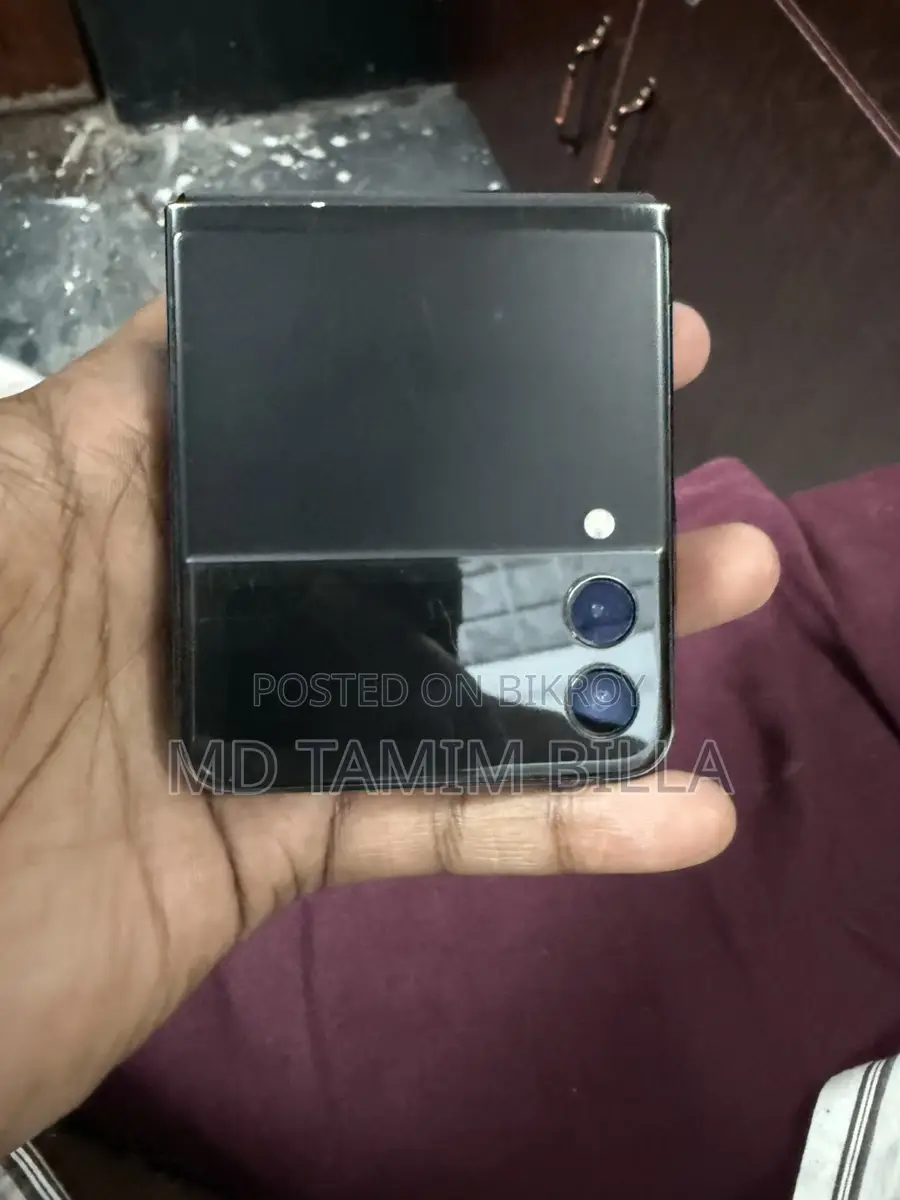 Samsung Galaxy Z Flip3 (Used)