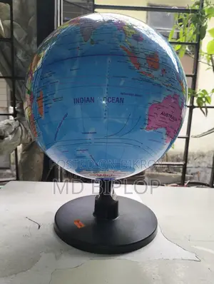 এটি একটি গ্লোব Globe বা বিশ্বমানচিত্রের গোলক