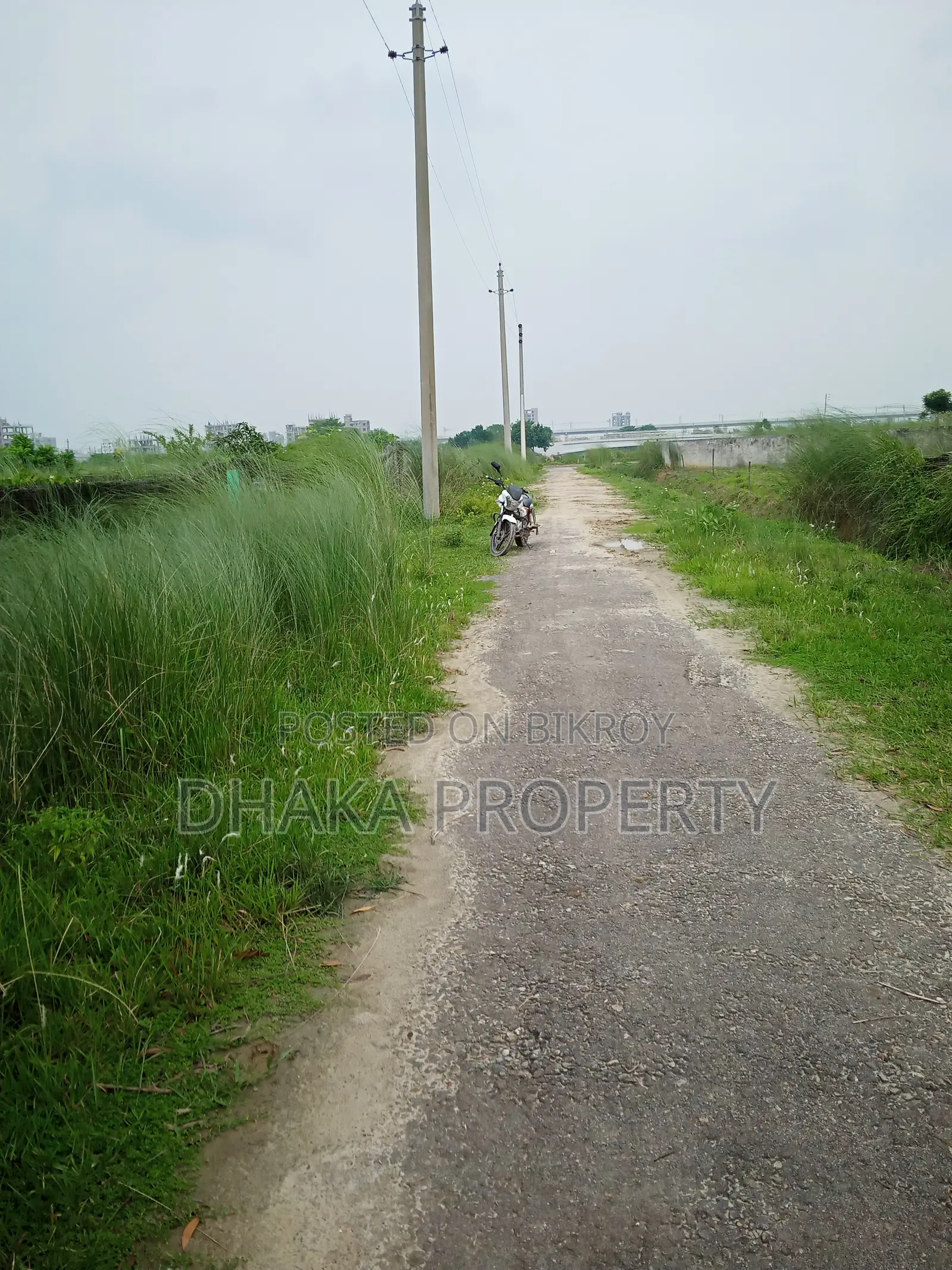 30ft Rd Lake Park 3 Katha East at Sector-23..