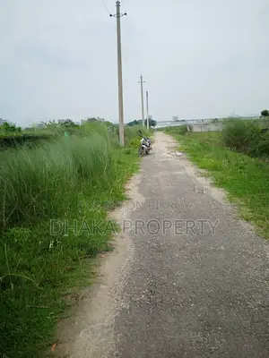 30ft Rd Lake Park 3 Katha East at Sector-23..