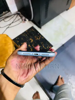 Apple iPhone XR (Used)