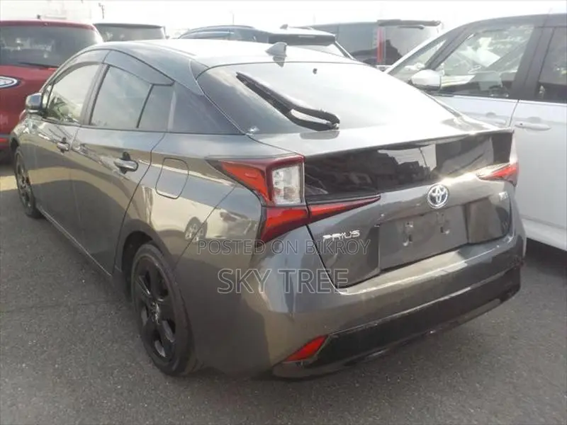 Toyota Prius S touring Selection 2018