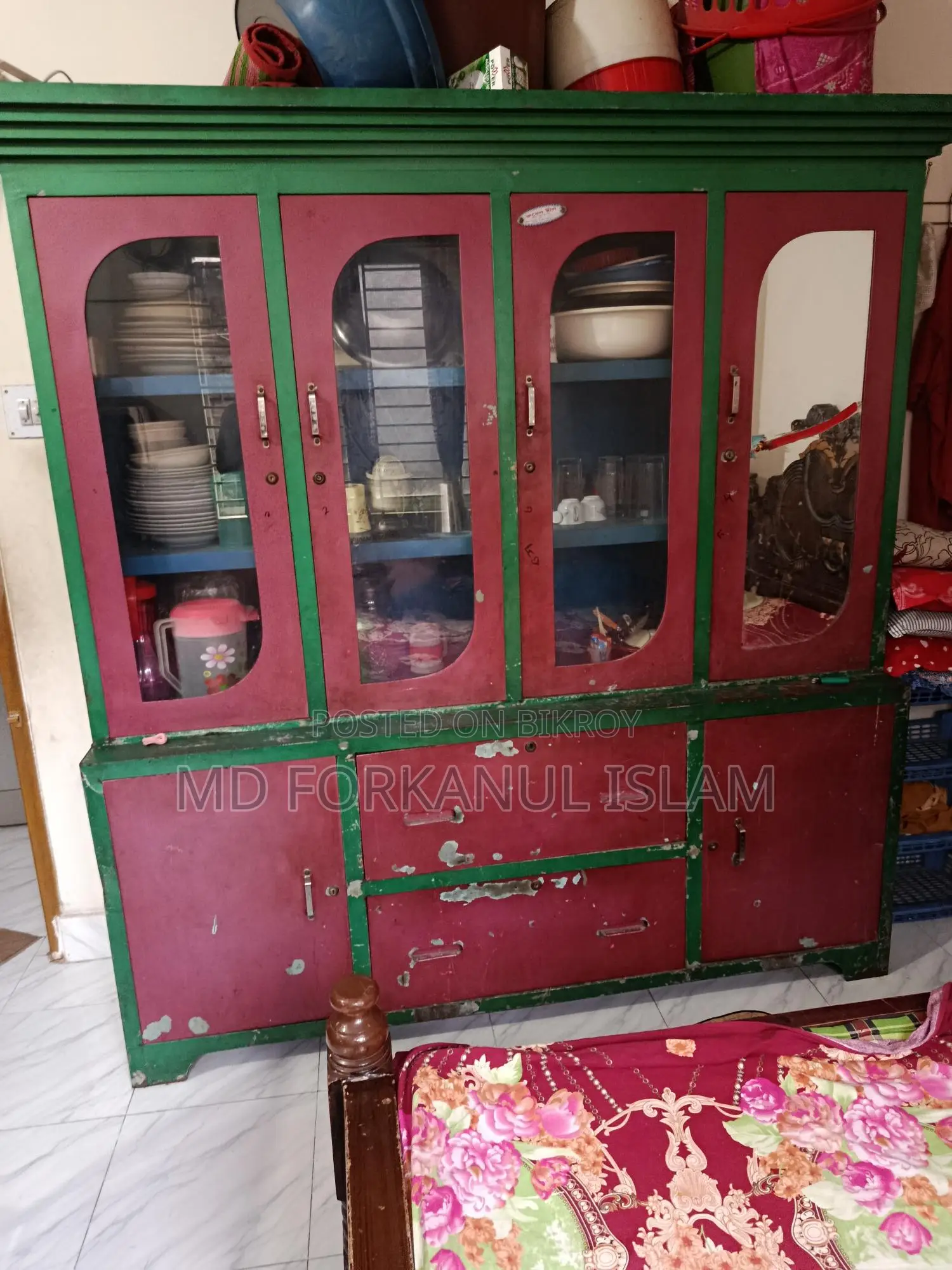 শোকেস,ওয়াড্রব, ডাইনিং টেবিল