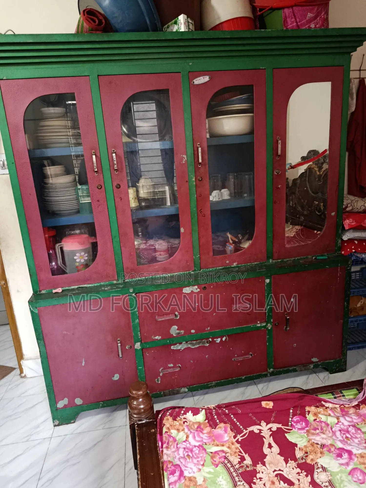 শোকেস,ওয়াড্রব, ডাইনিং টেবিল